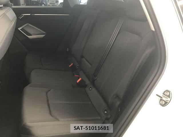 Audi Q3 2021-08 8313152-10