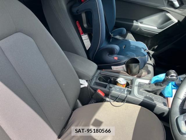 Audi Q3 2020-10 8364825-10