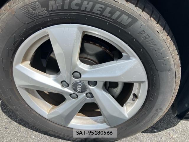 Audi Q3 2020-10 8364825-7
