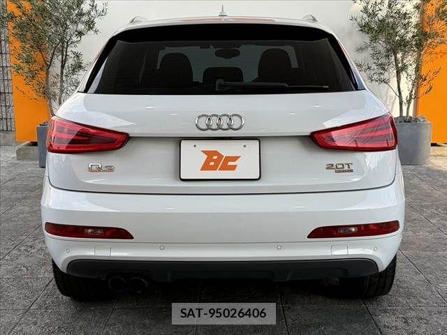 Audi Q3 2012-08 8411292-13