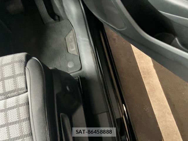 Audi Q3 2016-12 8625864-11
