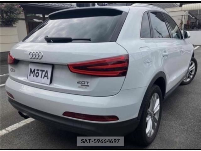 Audi Q3 2012-12 8740623-1