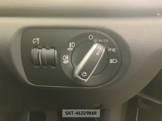 Audi Q3 2012-08 8740622-14