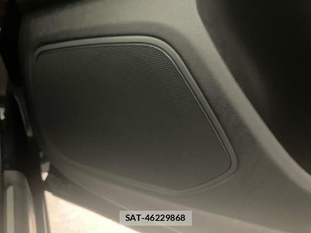 Audi Q3 2012-08 8740622-15