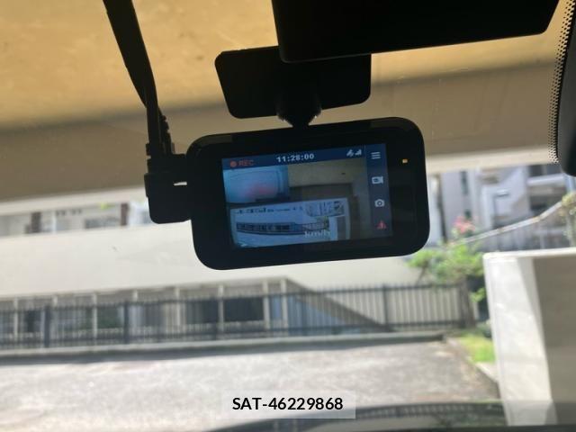 Audi Q3 2012-08 8740622-21