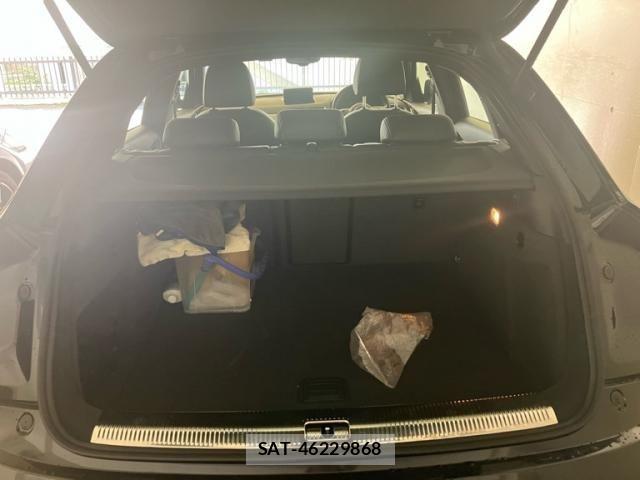 Audi Q3 2012-08 8740622-5