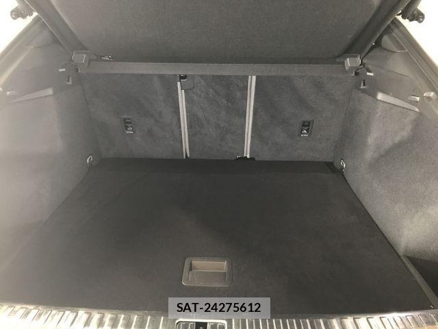 Audi Q3 2021-06 3420318-13
