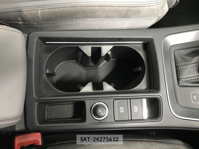 Audi Q3 2021-06 3420318-17