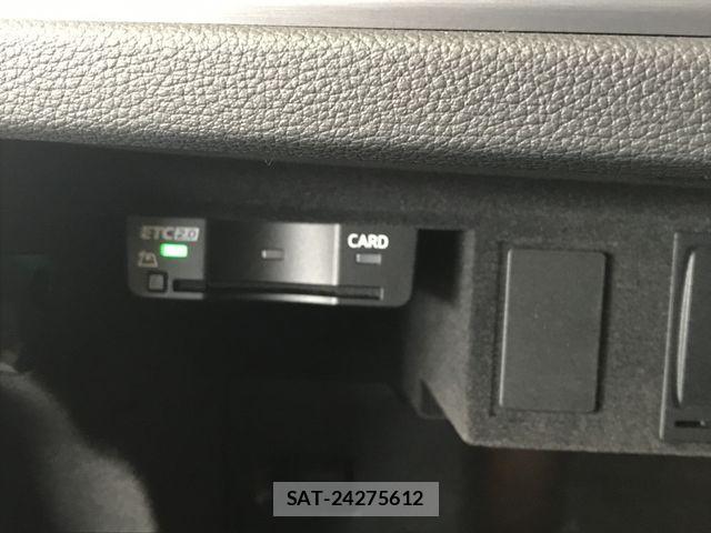 Audi Q3 2021-06 3420318-21