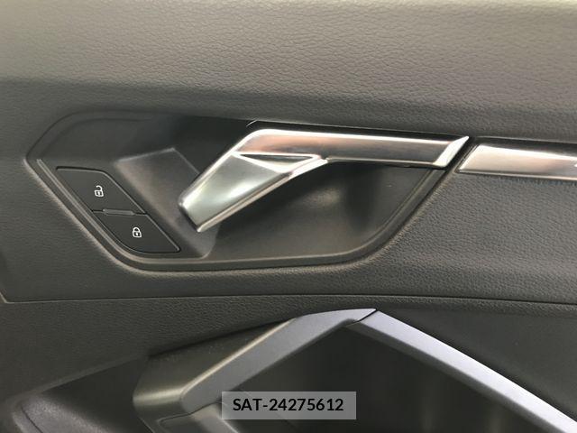 Audi Q3 2021-06 3420318-24