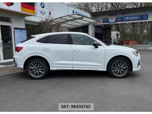 Audi Q3 2021-02 6242239-2