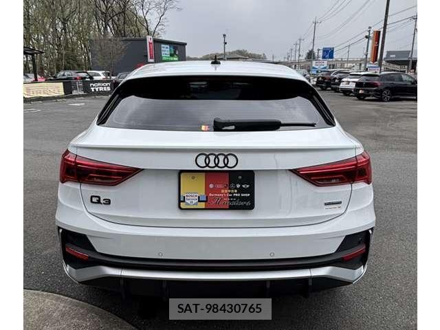 Audi Q3 2021-02 6242239-4