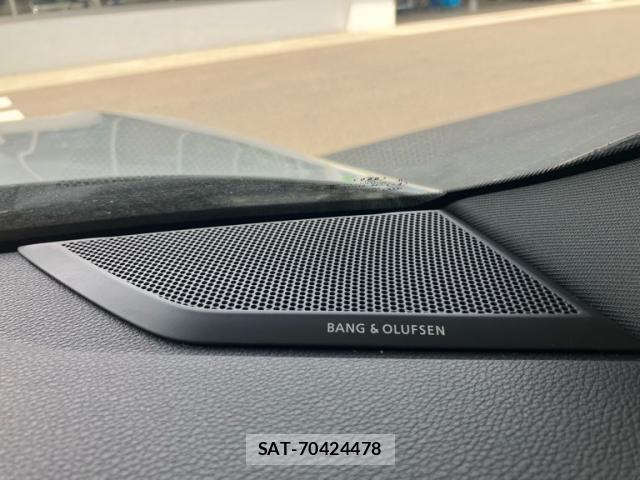 Audi Q3 2020-09 6610624-26