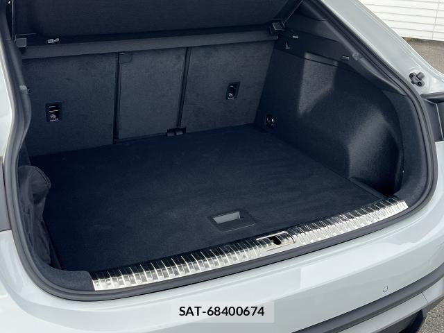 Audi Q3 2025-09 7215038-15