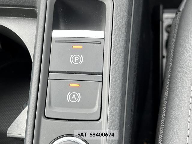 Audi Q3 2025-09 7215038-24