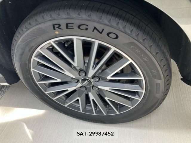 Audi Q3 2022-08 7499608-7