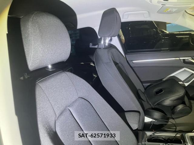 Audi Q3 2021-04 7615078-11