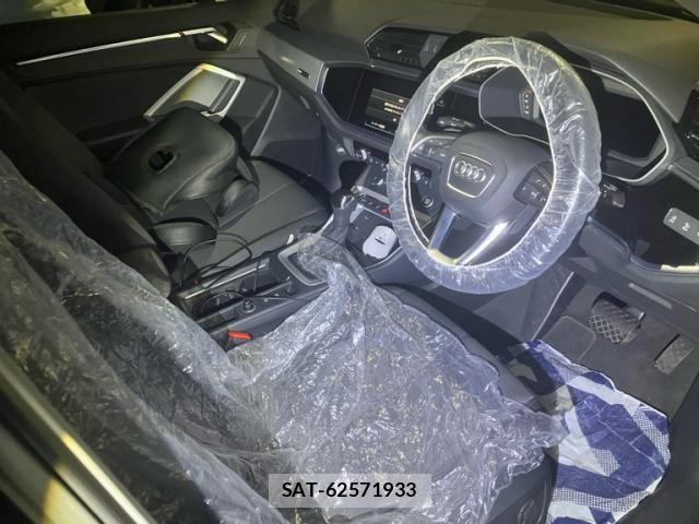Audi Q3 2021-04 7615078-15