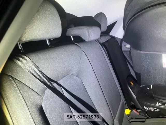 Audi Q3 2021-04 7615078-6