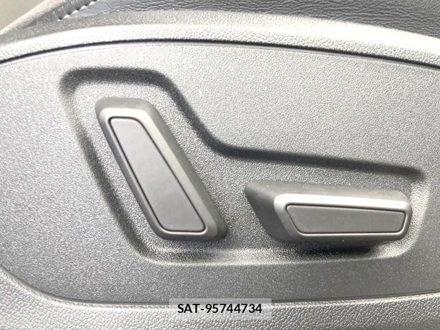 Audi Q3 2021-06 7720982-4