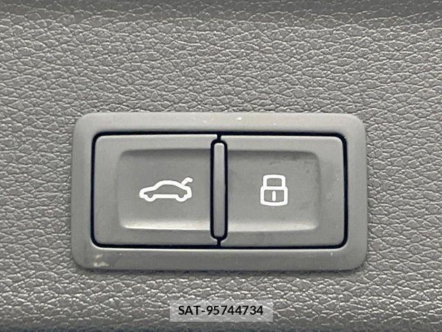 Audi Q3 2021-06 7720982-7
