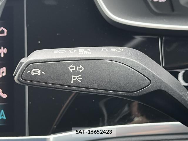 Audi Q3 2025-06 7902266-9