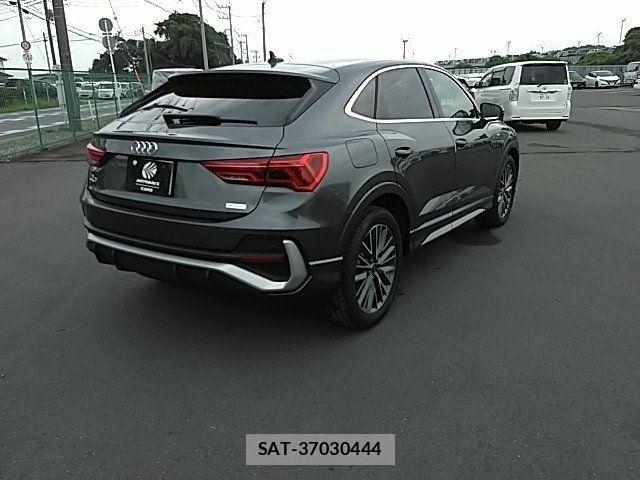 Audi Q3 2022-08 8072917-18