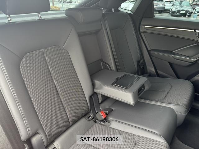 Audi Q3 2024-05 8098069-4