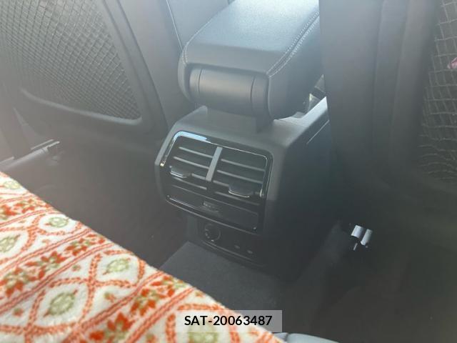 Audi Q3 2021-08 8098070-27