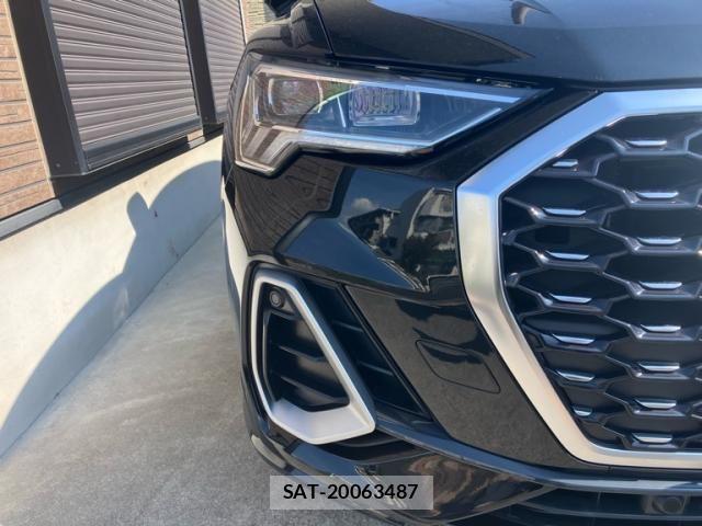 Audi Q3 2021-08 8098070-2