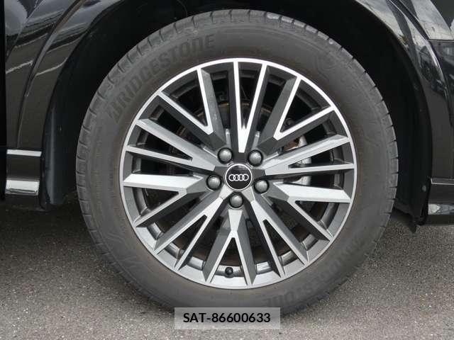 Audi Q3 2023-05 8206399-13