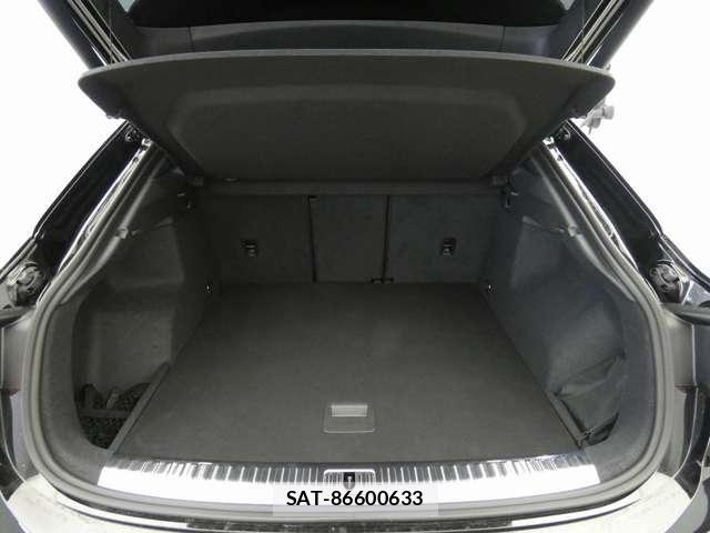 Audi Q3 2023-05 8206399-28