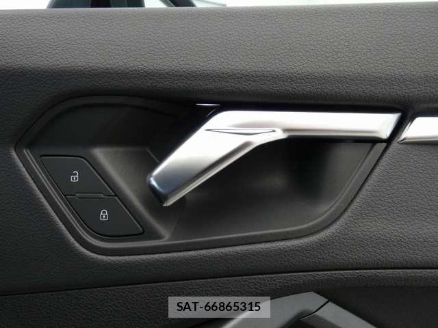 Audi Q3 2021-09 8206398-24