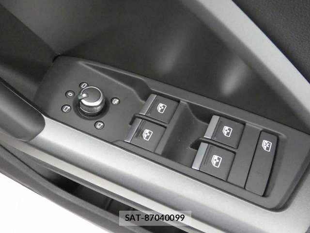 Audi Q3 2024-06 8206397-25