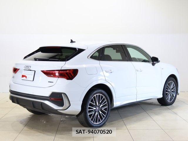 Audi Q3 2021-02 8228950-1