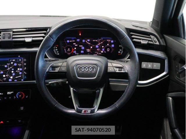 Audi Q3 2021-02 8228950-2