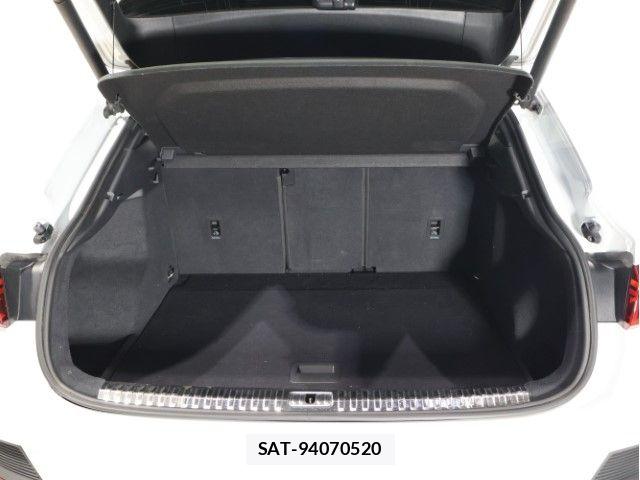 Audi Q3 2021-02 8228950-8