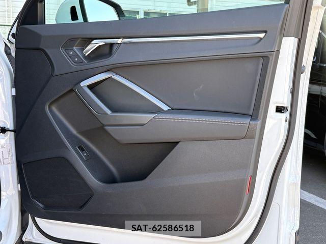 Audi Q3 2023-11 8228949-19