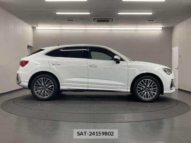Audi Q3 2022-08 8313156-5
