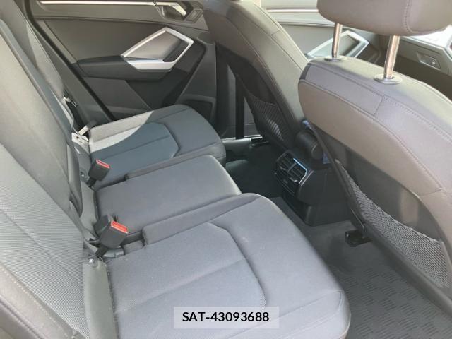 Audi Q3 2022-12 8334943-13