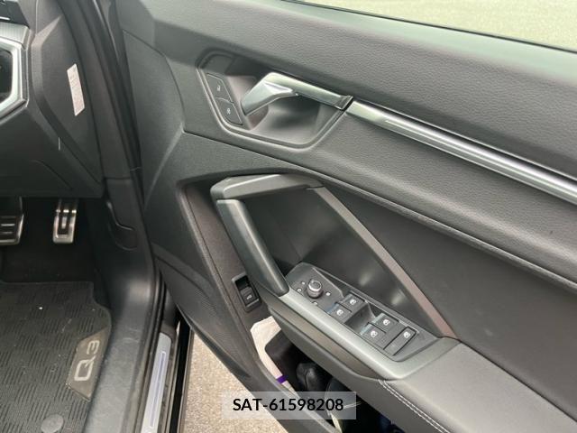 Audi Q3 2021-11 8364832-10