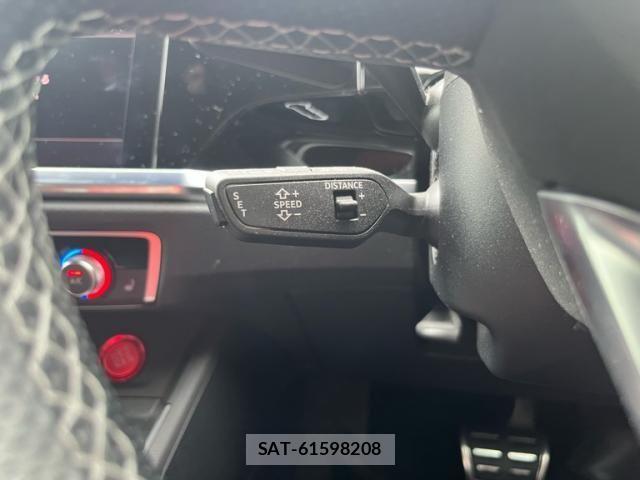 Audi Q3 2021-11 8364832-15