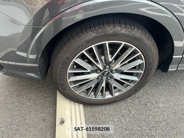 Audi Q3 2021-11 8364832-5