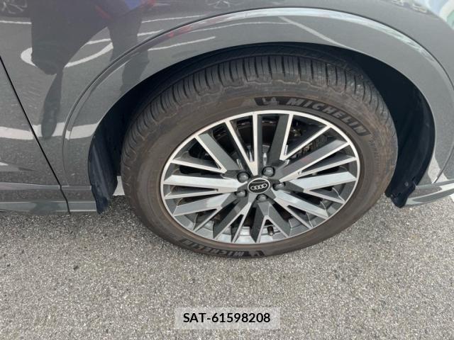 Audi Q3 2021-11 8364832-6