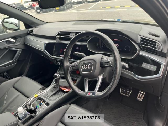 Audi Q3 2021-11 8364832-7