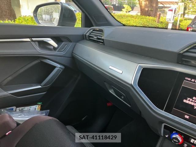 Audi Q3 2022-08 8364831-16