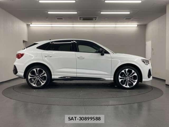 Audi Q3 2024-05 8523628-5