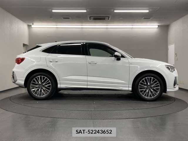 Audi Q3 2021-12 8523631-5