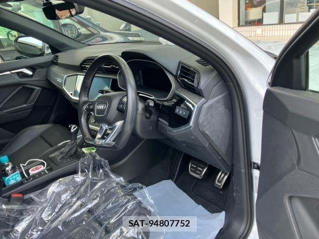 Audi Q3 2021-02 8658083-4