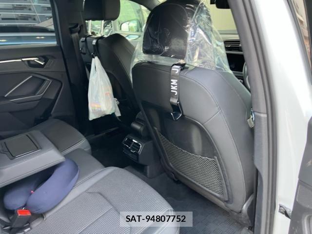 Audi Q3 2021-02 8658083-6